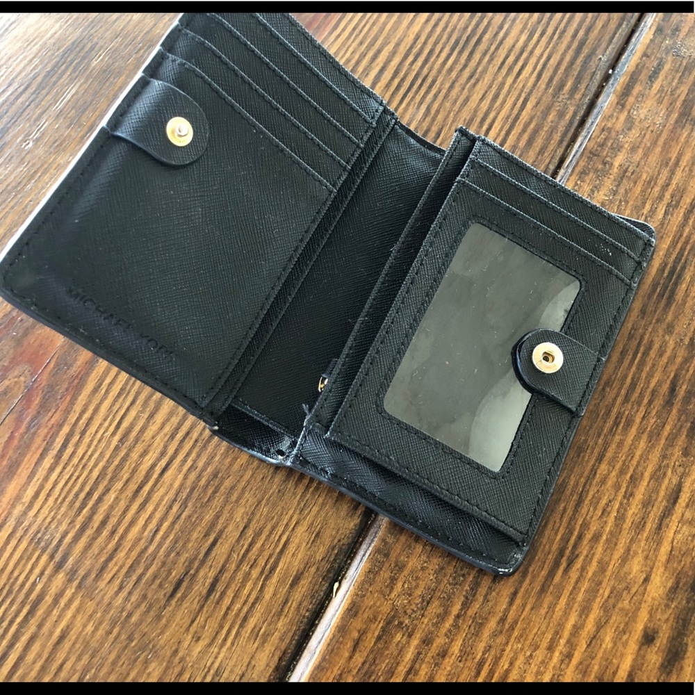 Michael Kors Wallet - Picture 2 of 6